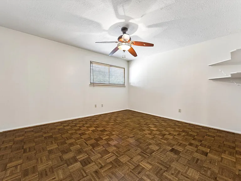 3232 Parkwood Dr — Photo 22
