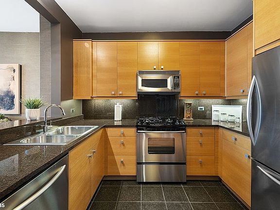 4th image of 120 Riverside Blvd APT 6R