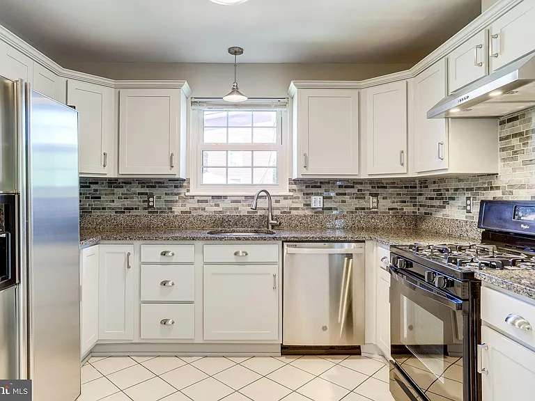 1706 S Edgewood St — Photo 3