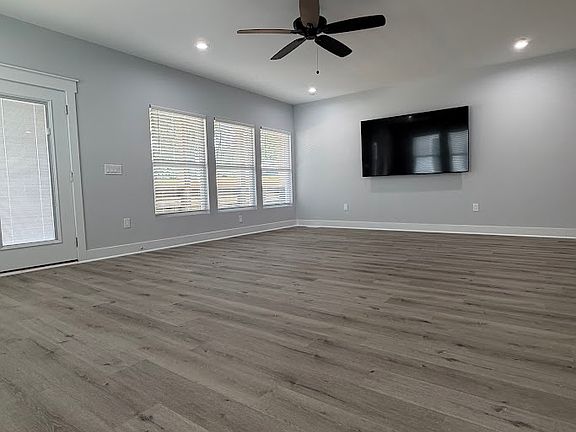 4th image of 4104 Reavis Rd #101