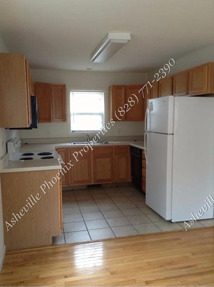 3 bed, 2.5 bath, $1,600 — Photo 2