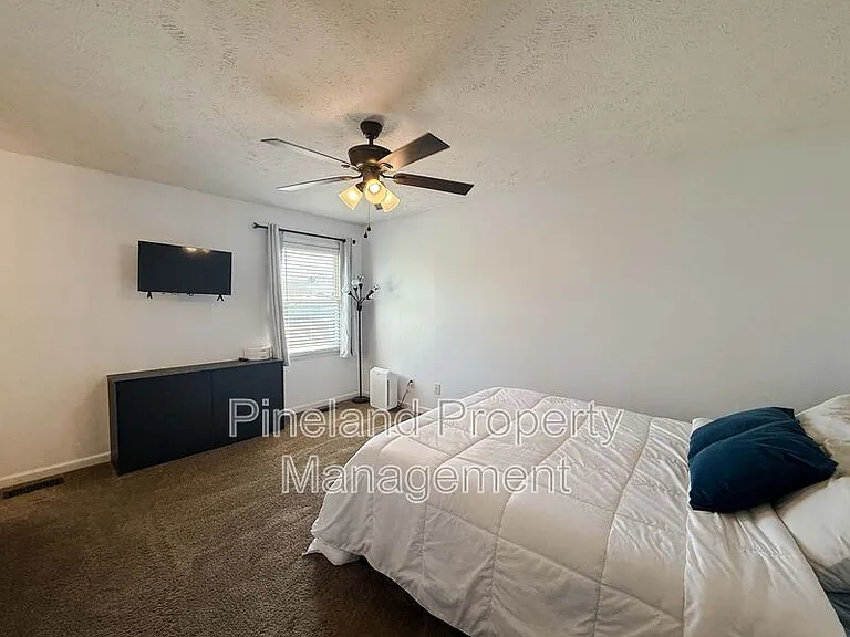 815 Zapata Ln — Photo 2