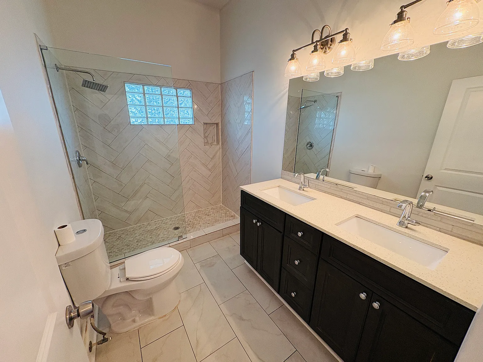 3 bed, 1.5 bath, 1102 sqft, $1,750 — Photo 4