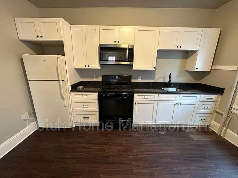 633 Manor St #2 — Photo 10