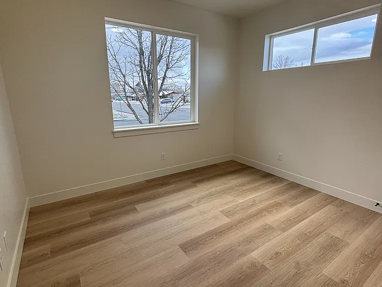 412 E 34 S — Photo 17