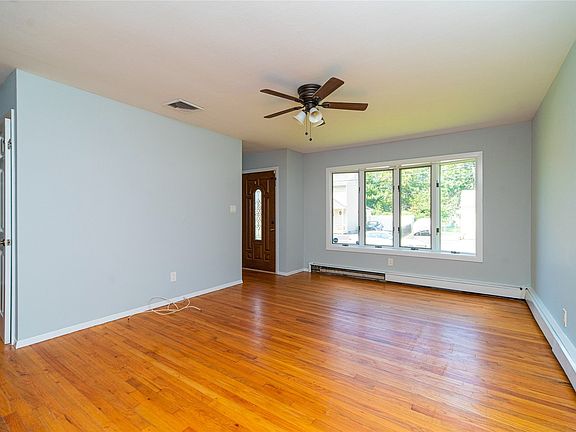 4th image of 106 Cedar St