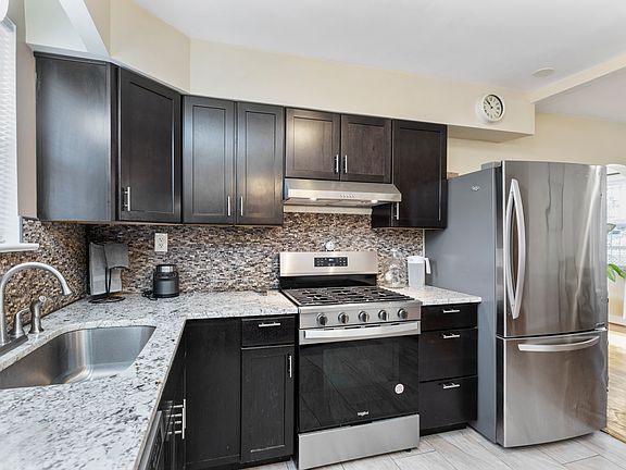 4th image of 123 Walnut St NW