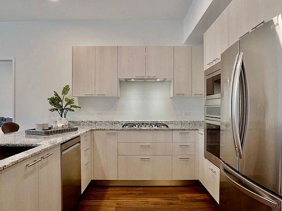 3rd image of 561 W Stratford Pl APT 4D