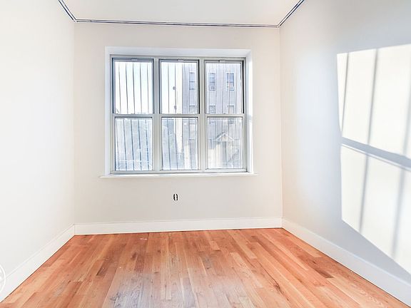 2nd image of 1358 De Kalb Ave #3LX