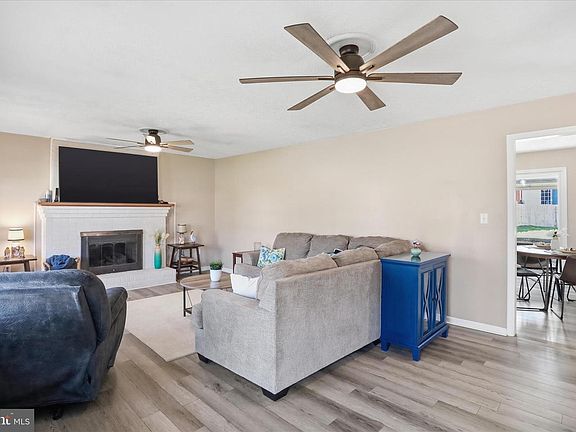 5th image of 713 Campbell Cir