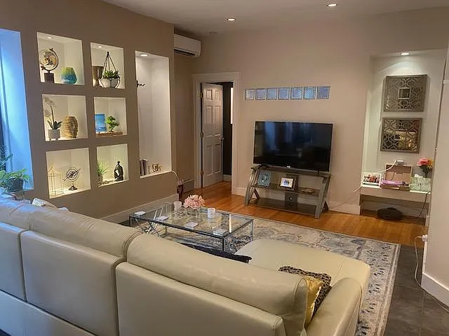 1038 Beacon St #101 — Photo 4