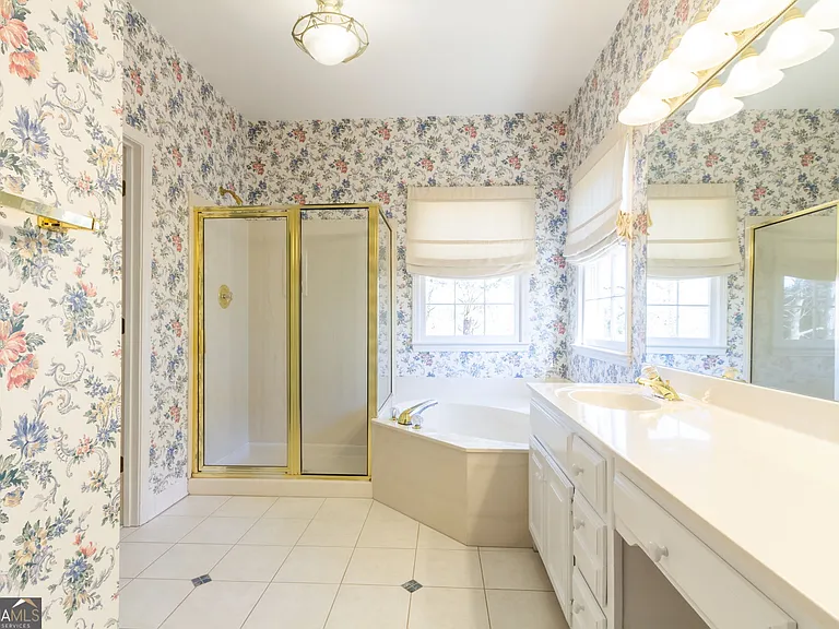 612 Redbud Ln — Photo 49