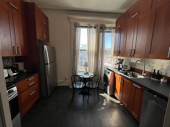 3rd image of 256 Garfield Pl #2