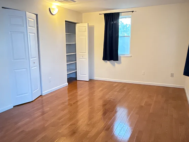 Cloverdale Ln — Photo 14