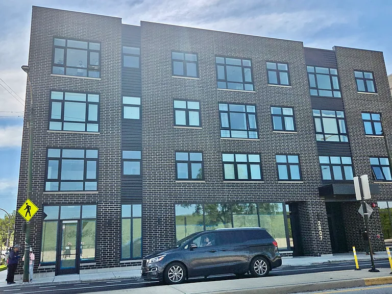 2807 S Halsted St #403 — Photo 1