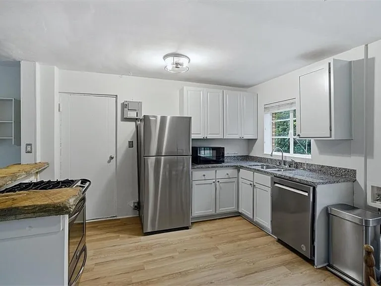 1381 Normandy Dr #2 — Photo 9