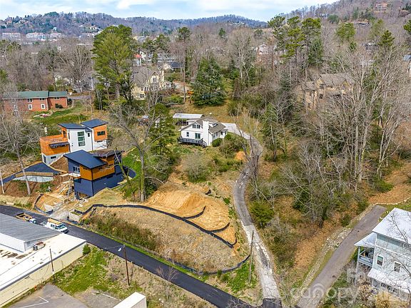 3rd image of 9 Woodbine Rd