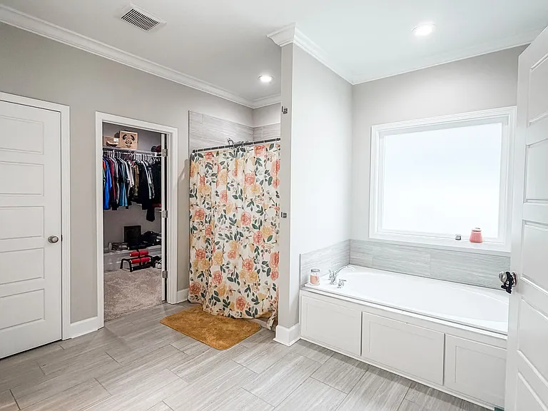 106 Pomegranate St — Photo 19