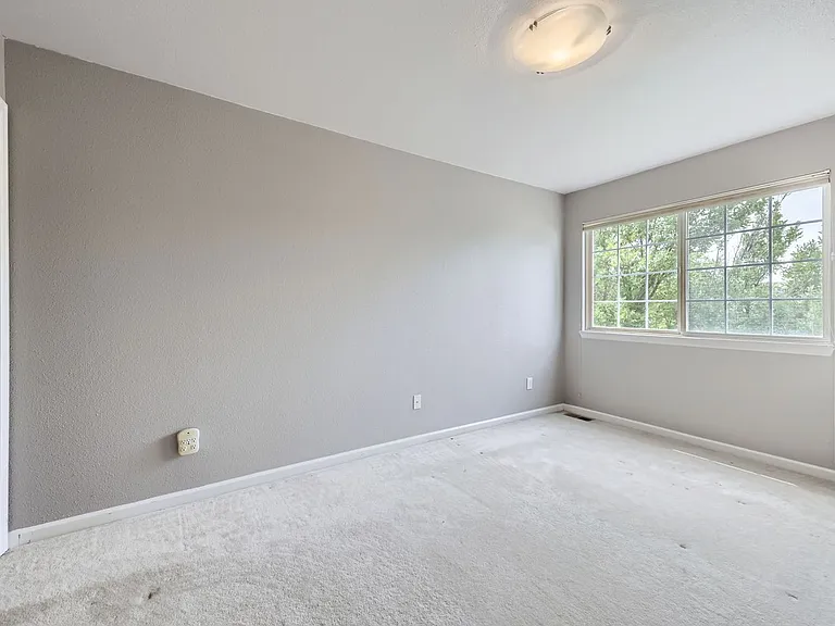 1009 Topaz St — Photo 9