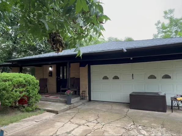 809 Burleson St, Grand Prairie, TX 75050