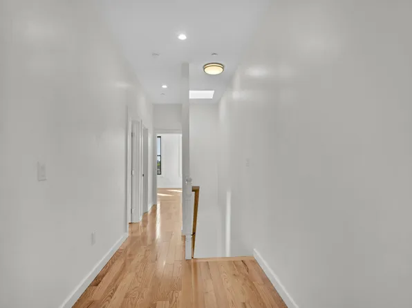 31 Roosevelt Place image 13 of 17