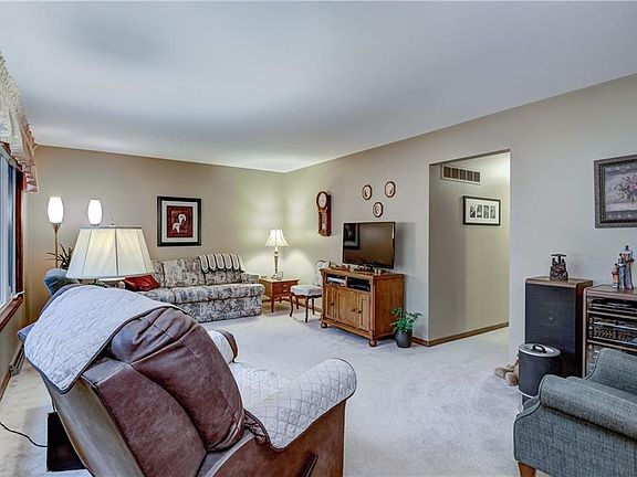 2nd image of 1915 Oaklawn Dr