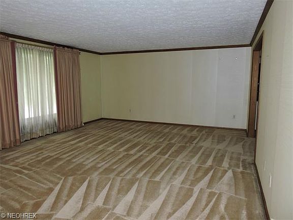 5th image of 715 Tanya Ave NW