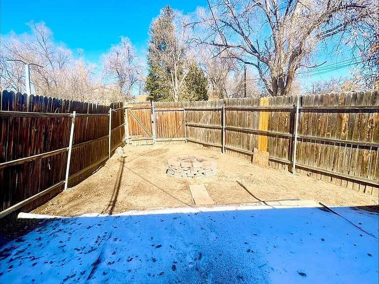 2512 E Dale St #3 — Photo 2