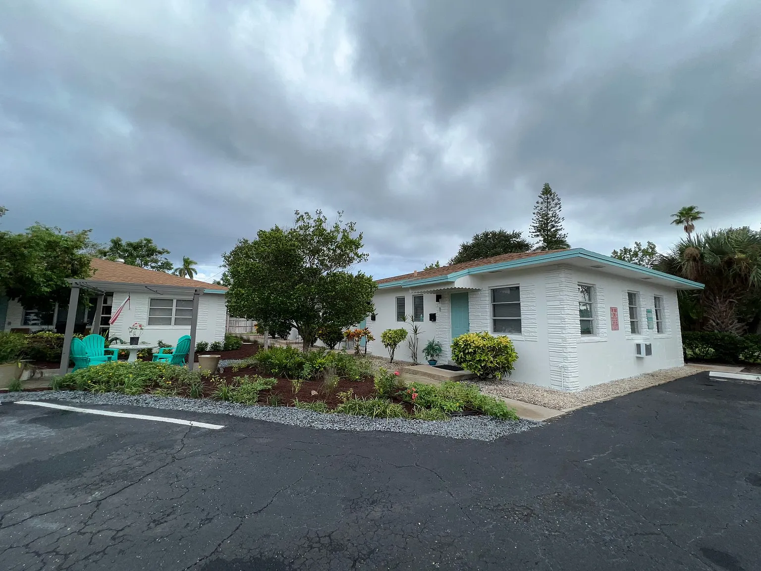 Completely Remodeled 1 bedroom 1 bathroom Apartment, 5min beach in-suite washer/dryer — Photo 3