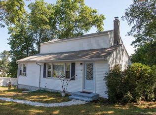 10 Beach Park Rd, Clinton, CT 06413