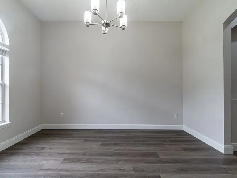 557 Grand Parke Dr — Photo 5