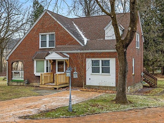 2nd image of 637 Freeport Rd