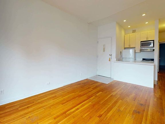 4th image of 429 E 80th St #5B1