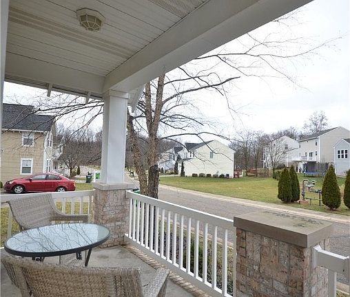 4th image of 565 Meadow Glen Ln