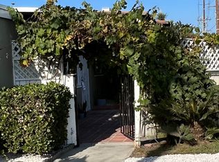 1124 Victoria St APT A, Costa Mesa, CA 92627