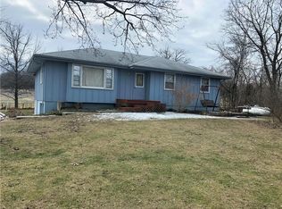 40305 E Fricke Rd, Oak Grove, MO 64075