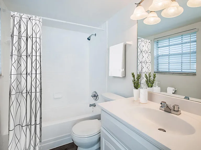 Townsend Apartments — Photo 10