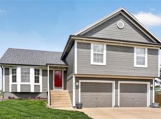 2700 SE Melissa Dr, Lees Summit, MO 64063
