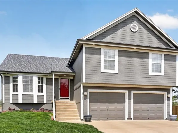 2700 SE Melissa Dr, Lees Summit, MO 64063