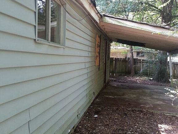 2nd image of 2947 Kentwood Dr