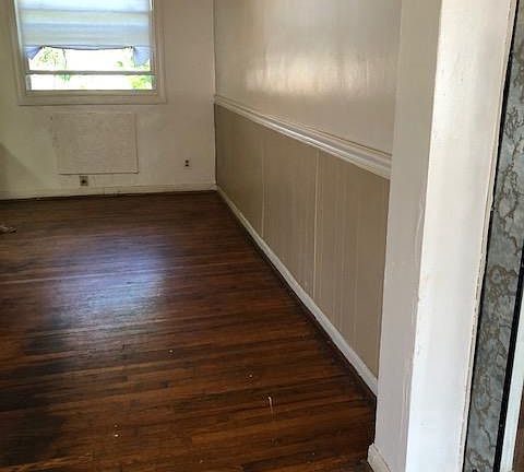 5th image of 7535 Elmwood Ave