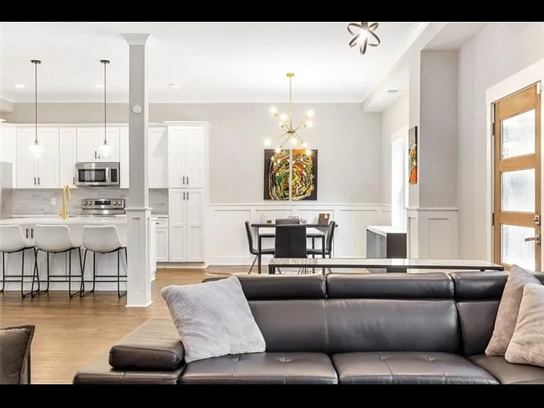 2039 Glendale Dr — Photo 14