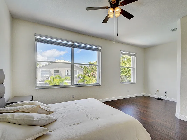 2418 Westmont Dr — Photo 24