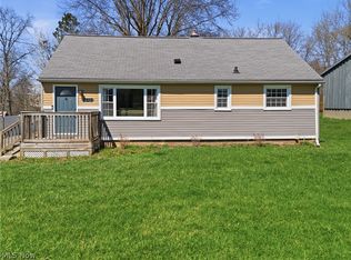 1517 Gottschall Rd, Stow, OH
