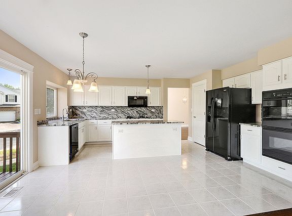 4th image of 1177 Hillcrest Ln