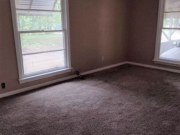 5th image of 715 Blanton Ave
