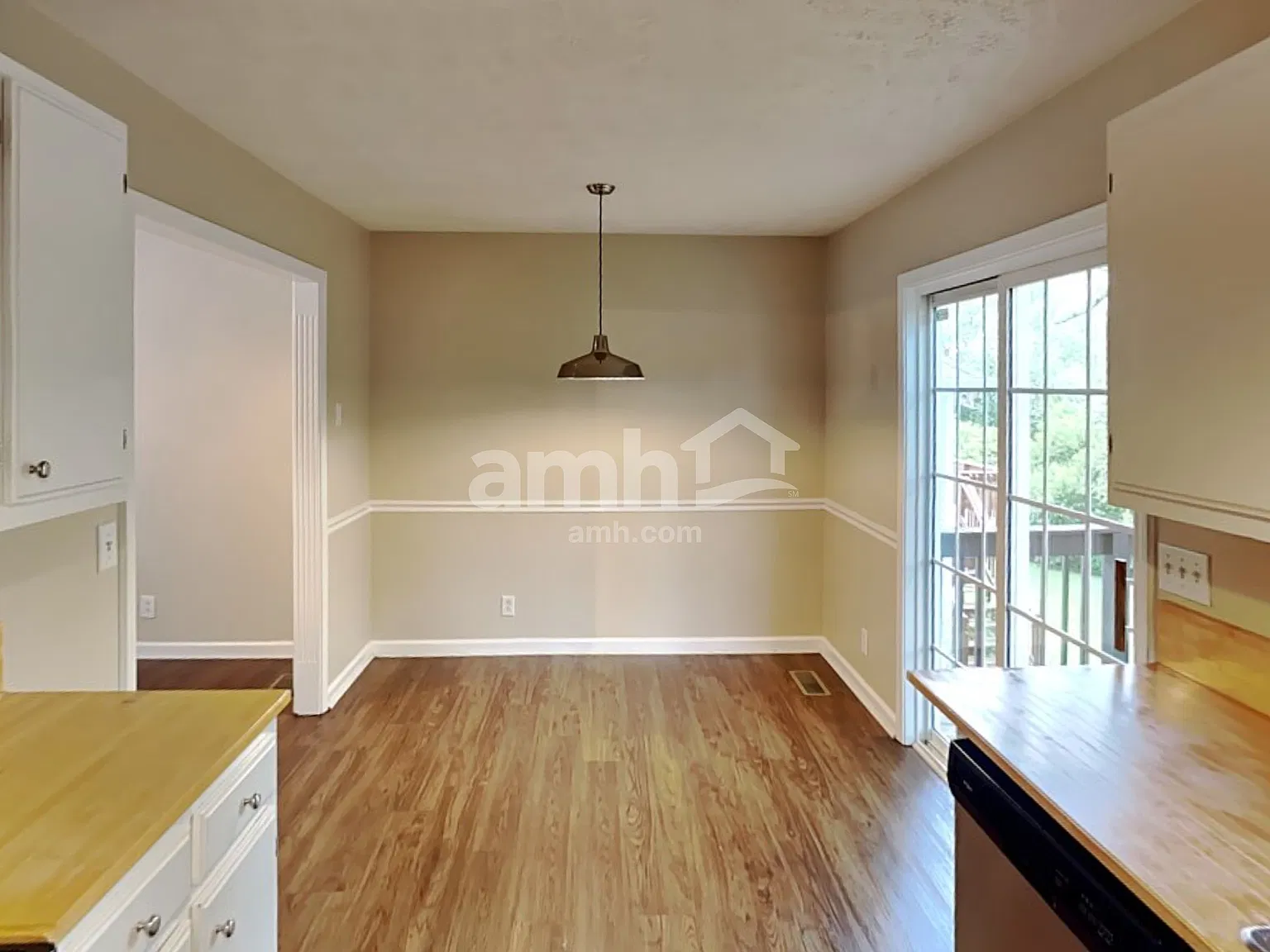 3 bed, 2.5 bath, 1554 sqft, $2,100 — Photo 4