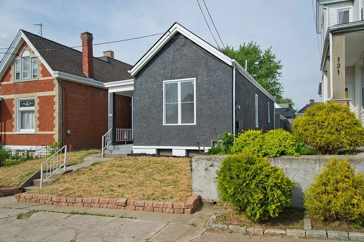 129 Ward Ave photo 1
