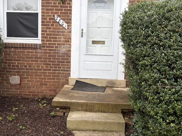 2801 Iverson St Unit 123, Temple Hills, MD 20748