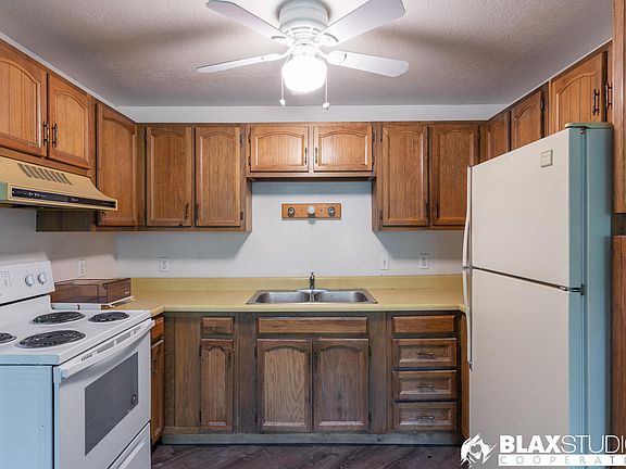 3rd image of 4921 Dartmouth Dr APT 11